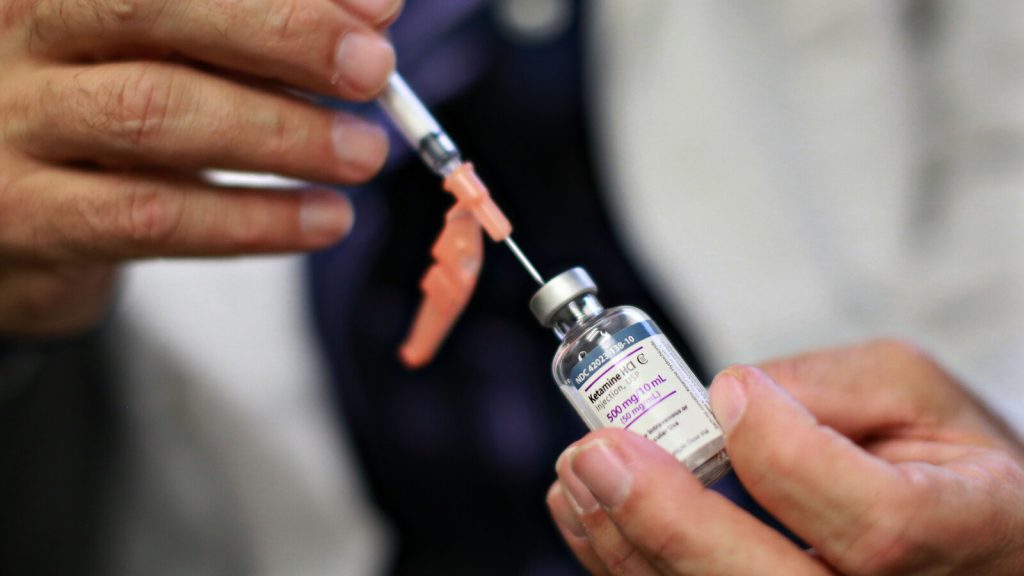 Ketamine hydrochloride solution ultimate guide: medical vial and syringe drawing up clear liquid ketamine HCl – visual reference for effects, dosage, purity assessment, testing and harm reduction